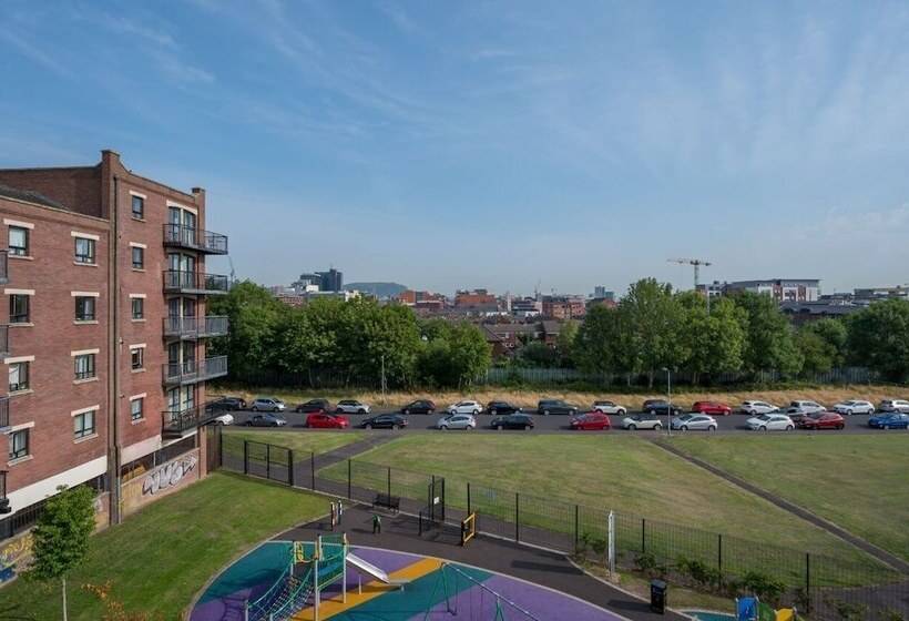Central Belfast Apartments: Cromwell
