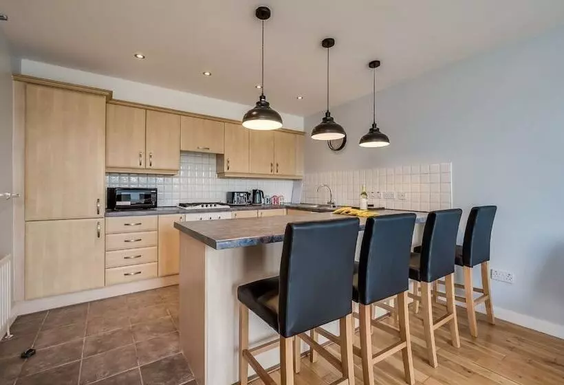 Central Belfast Apartments: Cromwell