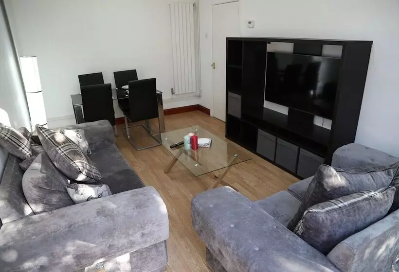 Cosy 3 Bed Bungalow Nec Airport Close To Amenities