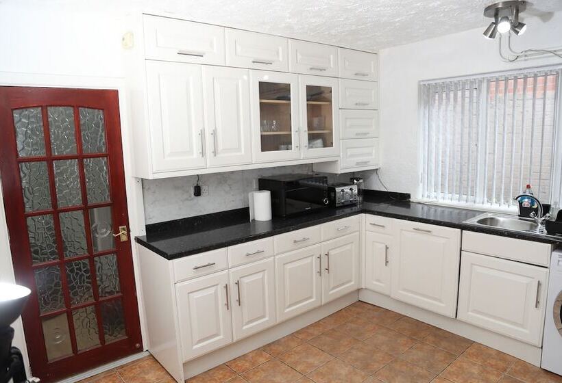 Cosy 3 Bed Bungalow Nec Airport Close To Amenities