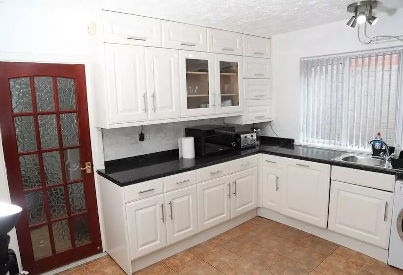 Cosy 3 Bed Bungalow Nec Airport Close To Amenities