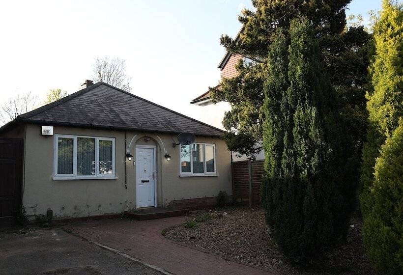 Cosy 3 Bed Bungalow Nec Airport Close To Amenities