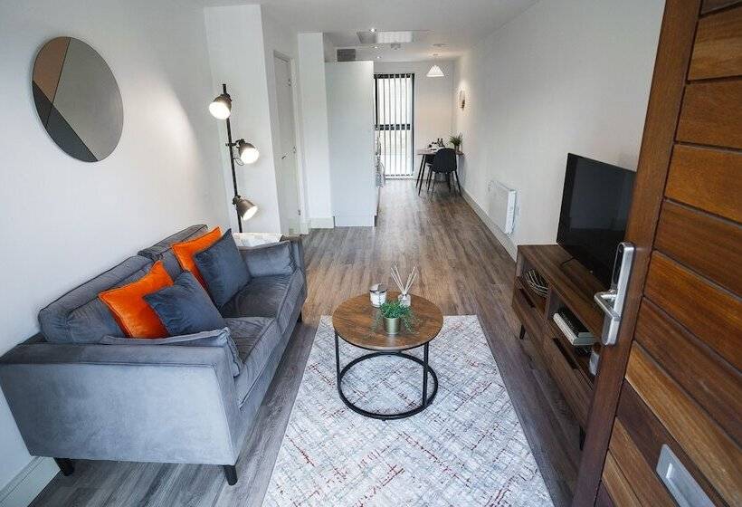 Modern 1 Bed Apartment   City Centre   Free Wi Fi   New