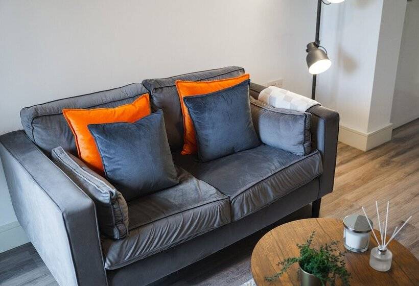 Modern 1 Bed Apartment   City Centre   Free Wi Fi   New