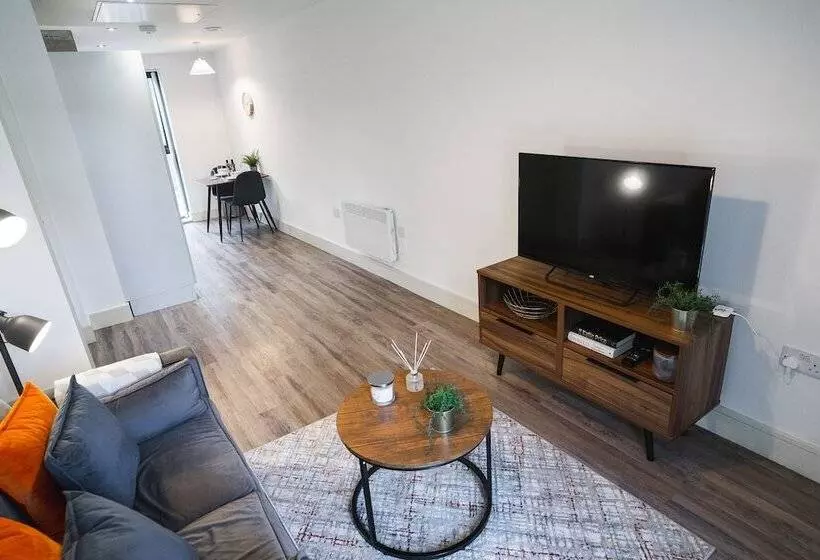 Modern 1 Bed Apartment   City Centre   Free Wi Fi   New