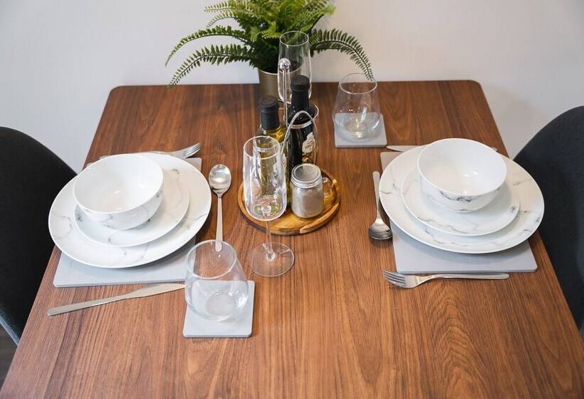 Modern 1 Bed Apartment   City Centre   Free Wi Fi   New