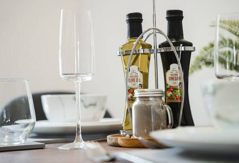 Modern 1 Bed Apartment   City Centre   Free Wi Fi   New