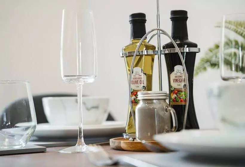 Modern 1 Bed Apartment   City Centre   Free Wi Fi   New