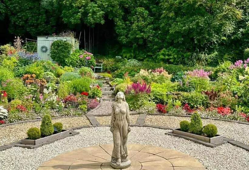 Highlander House B&b