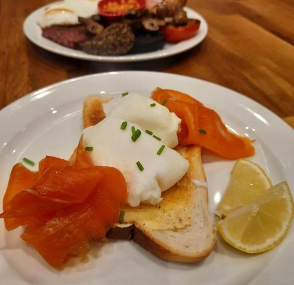 Highlander House B&b