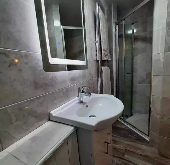 Highlander House B&b