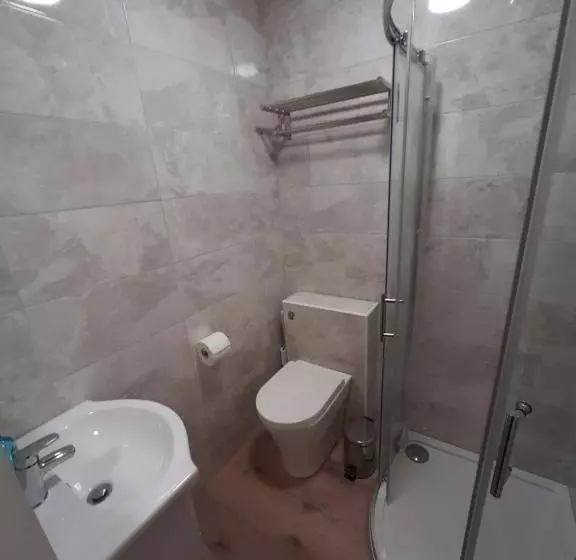 Highlander House B&b