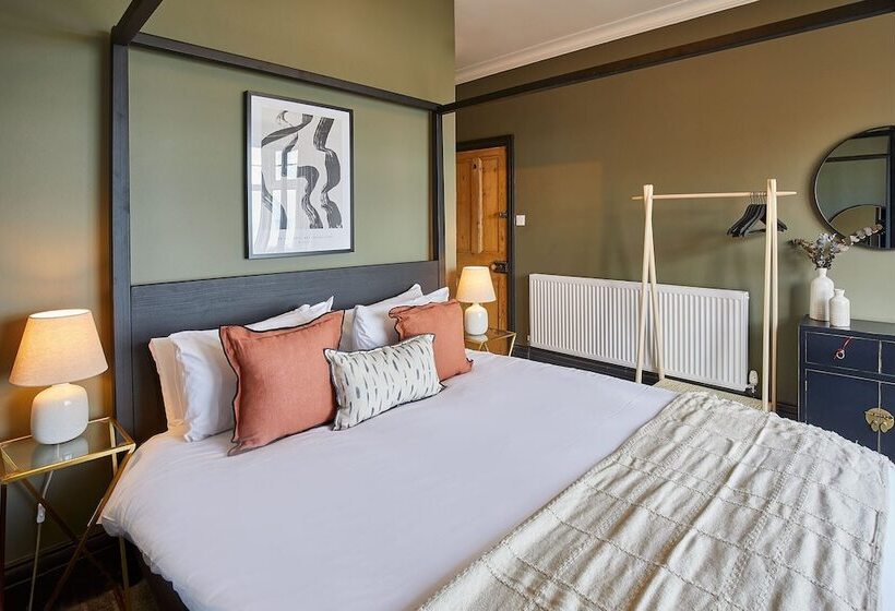 Host & Stay   Raven House