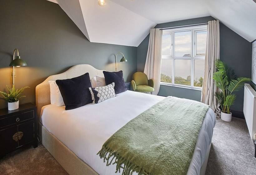 Host & Stay   Raven House