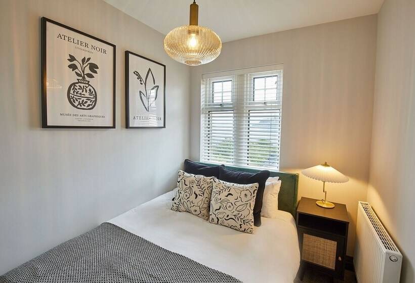 Host & Stay   Raven House