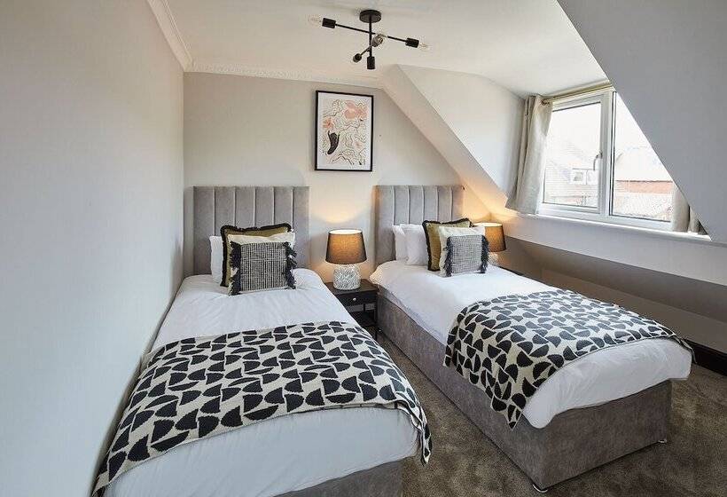 Host & Stay   Raven House