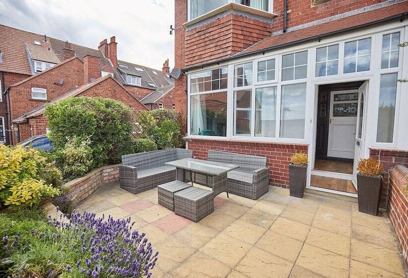 Host & Stay   Raven House