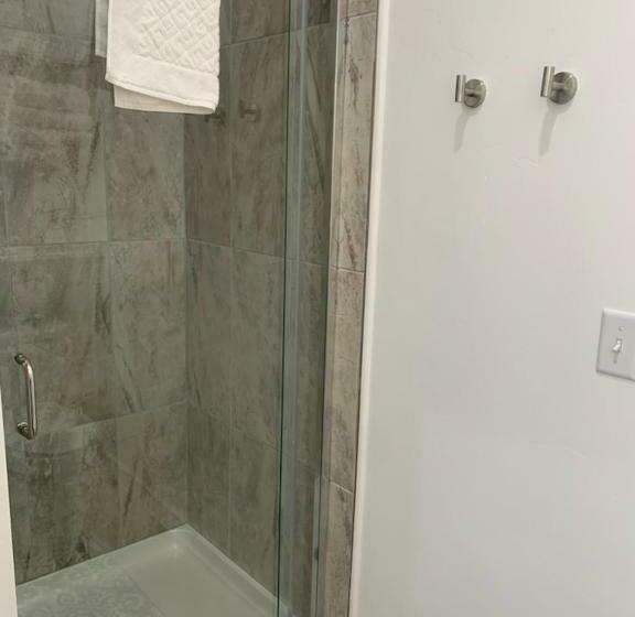 ホテル Winzig Lodge