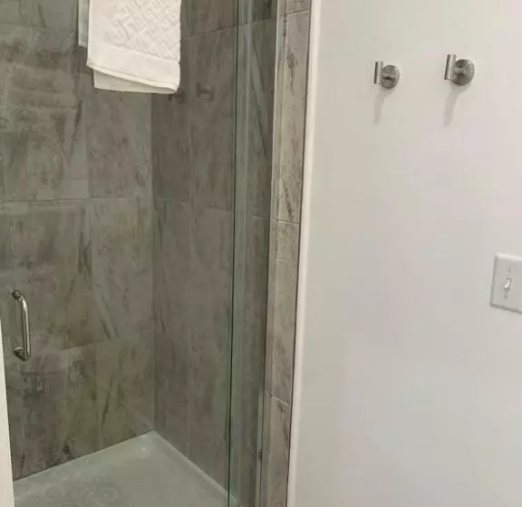 ホテル Winzig Lodge