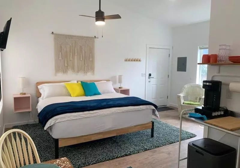 ホテル Winzig Lodge