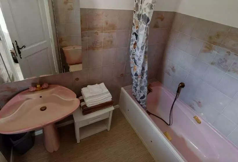 Majatalo La Source Du Touron