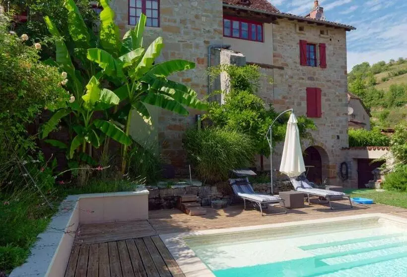 Majatalo La Source Du Touron