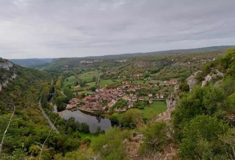Majatalo La Source Du Touron