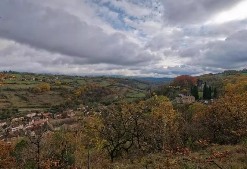 Majatalo La Source Du Touron