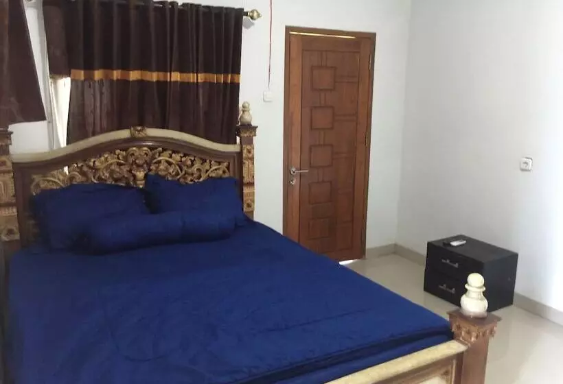 Hotelli Spot On 91339 Pondok Kost Aulia Syariah