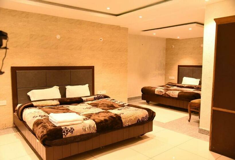 בית מלון כפרי The Maple Farms And