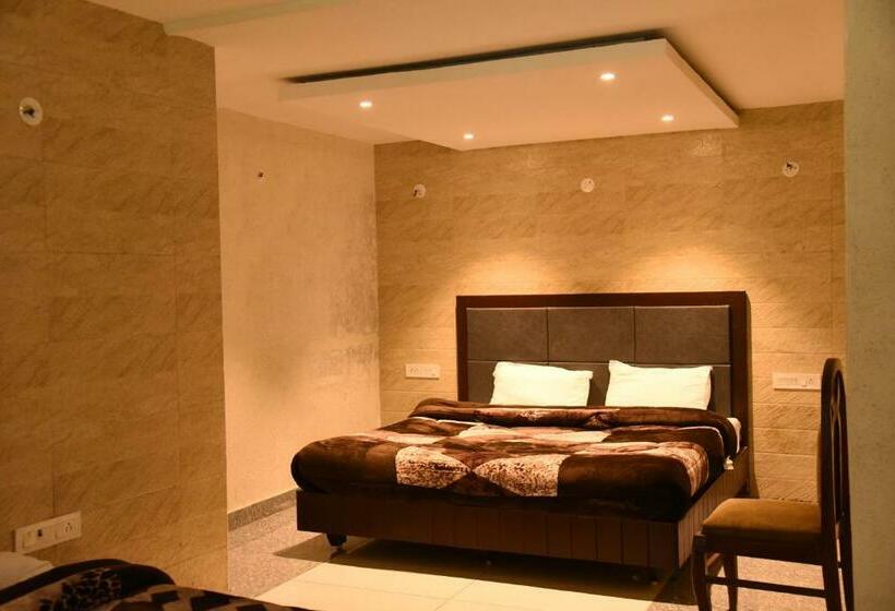 בית מלון כפרי The Maple Farms And