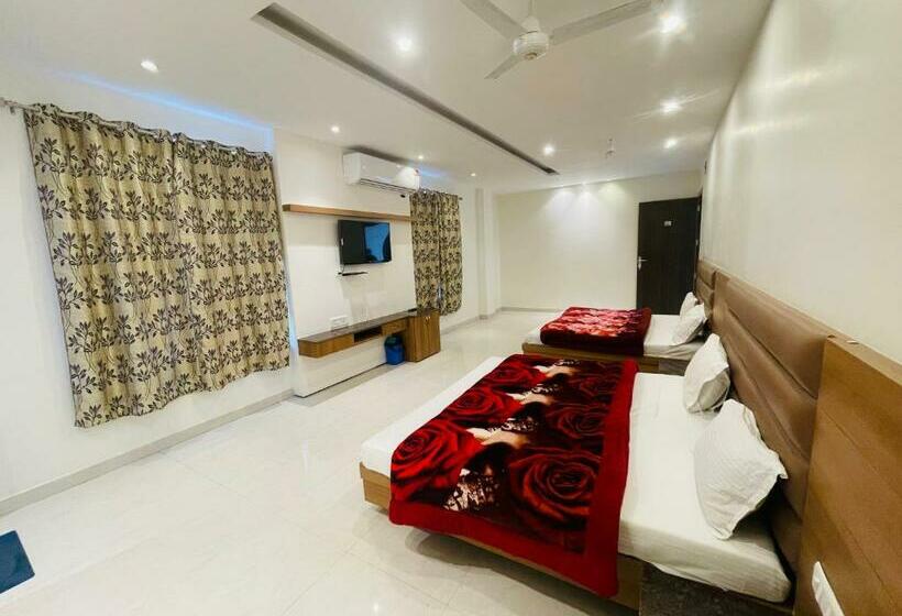 בית מלון כפרי The Maple Farms And