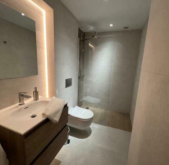 P4 Madrid Airport, Estadio Civitas, Ifema, Barajas Y Rejas