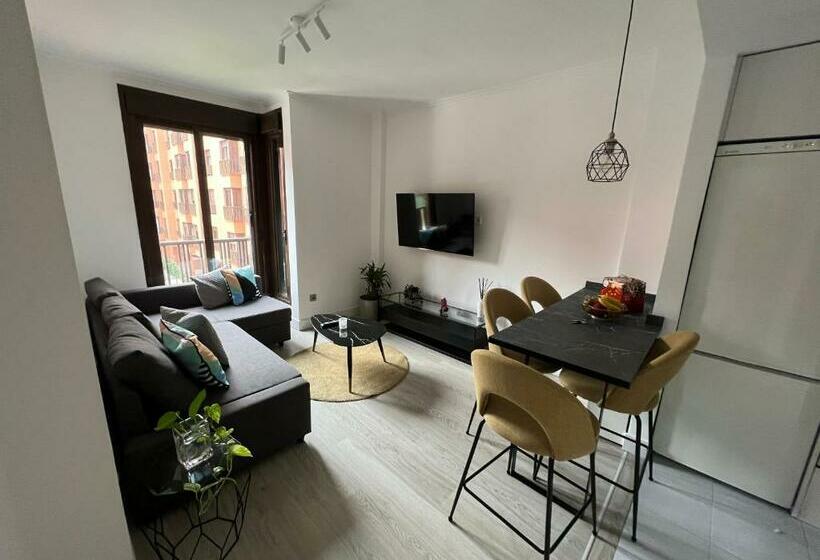 P4 Madrid Airport, Estadio Civitas, Ifema, Barajas Y Rejas