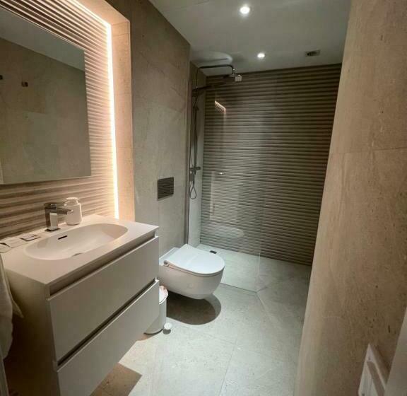 P4 Madrid Airport, Estadio Civitas, Ifema, Barajas Y Rejas