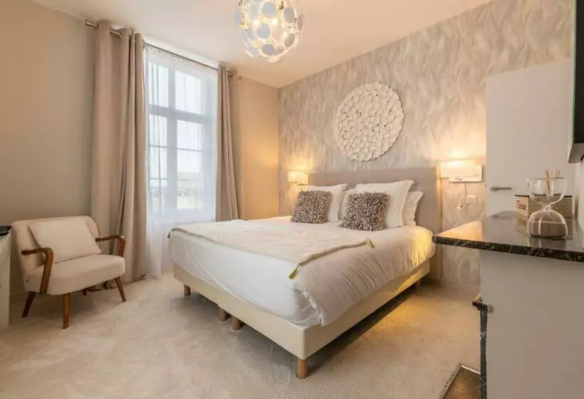 ホテル Hôtel échappée En Baie   Parking Privé Gratuit Dont Forfaits Bornes électriques Réservable