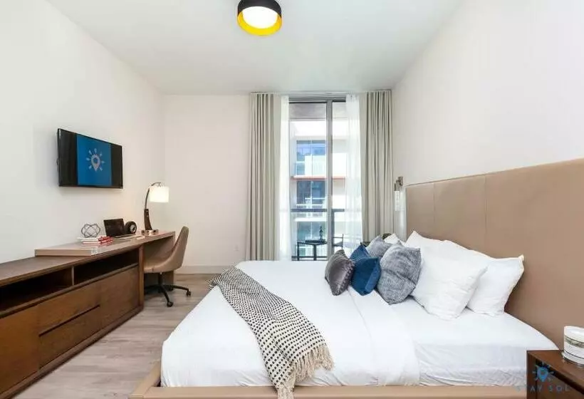 ユースホステル Hot Tub & Rooftop Pool   Near Beach