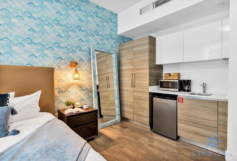 فندق صغير Best Stay   Rooftop Pool & Hot Tub   Hollywood Beach