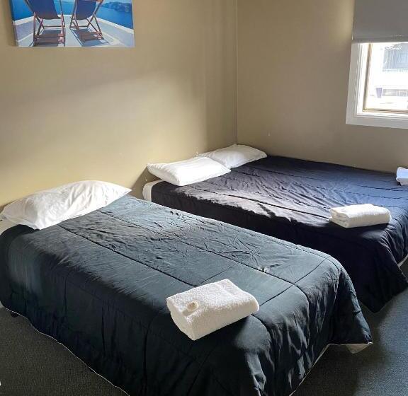 Australian Hotel Young