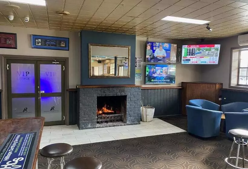 Australian Hotel Young