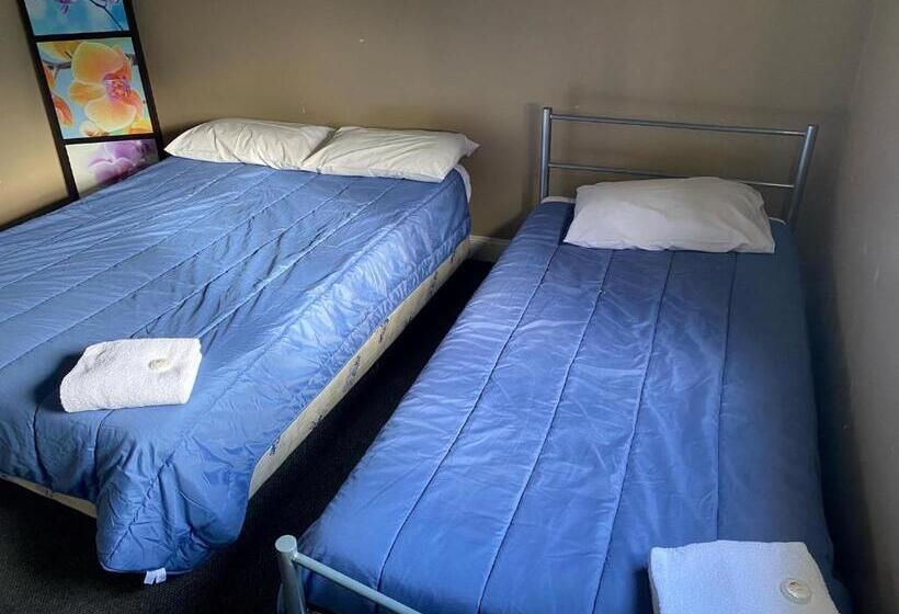 Australian Hotel Young