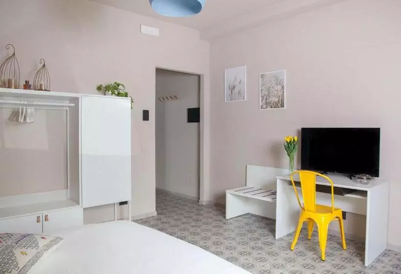 Aamiaismajoitus (B&B) Moncrivel Rooms & Relax