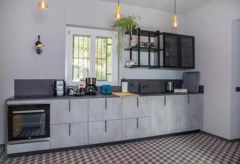 Aamiaismajoitus (B&B) Moncrivel Rooms & Relax