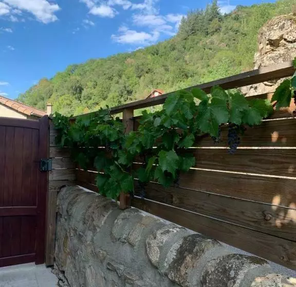 Aamiaismajoitus (B&B) Petit Coin De Paradis