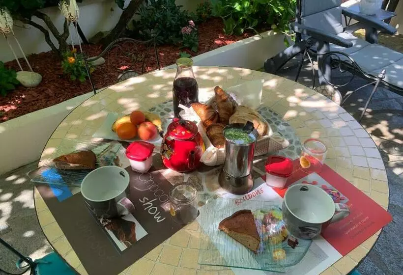 Aamiaismajoitus (B&B) Petit Coin De Paradis