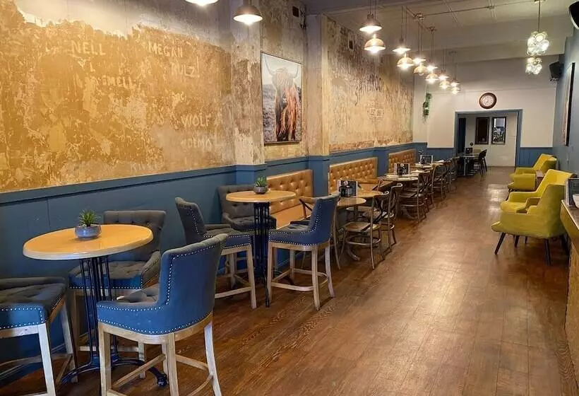 Australian Hotel Young