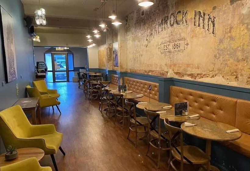 Australian Hotel Young