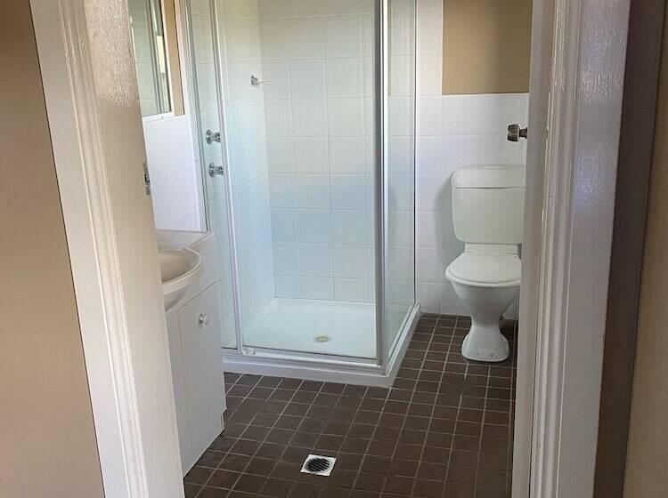 Australian Hotel Young