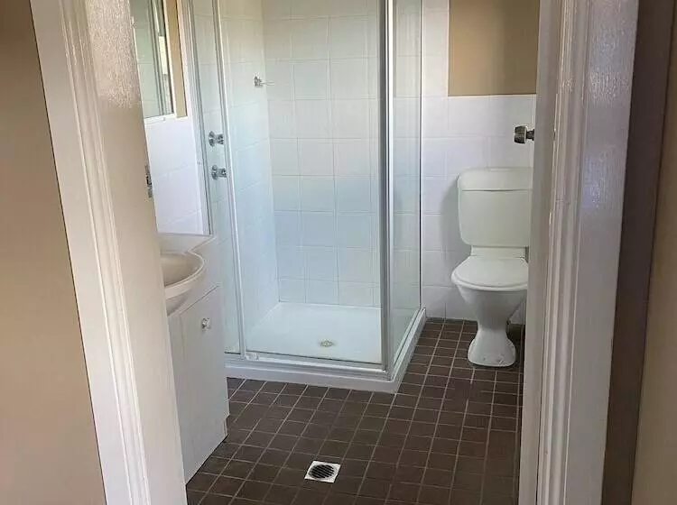 Australian Hotel Young