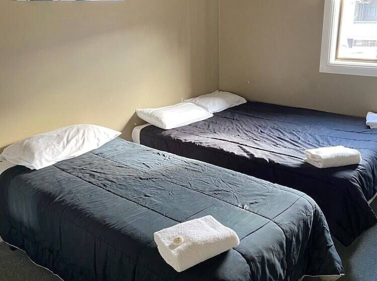 Australian Hotel Young